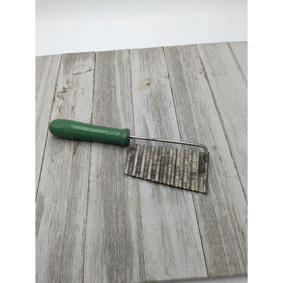 Vintage Crinkle Wavy Cutter Vegetable Potato Stainless Steel Slicer Green - Picture 4 of 6
